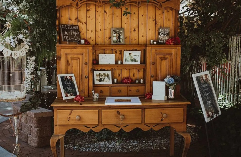 Weddings at Heirloom Inn.