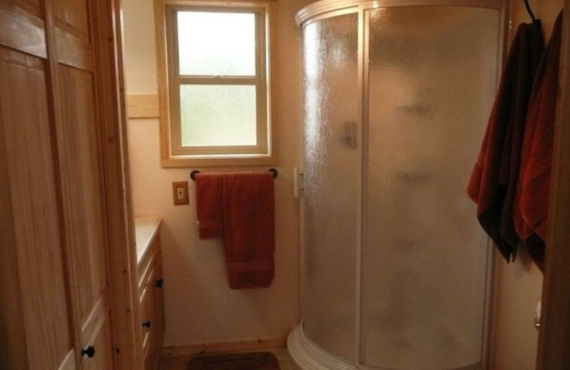 Cabin bathroom at Olympic View Cabins.