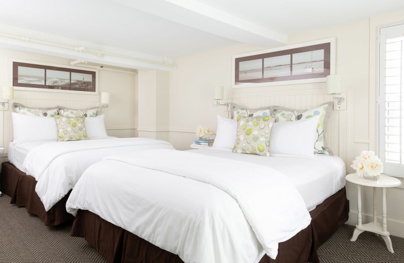 Guest bedroom at Vineyard Square Hotel & Suites.