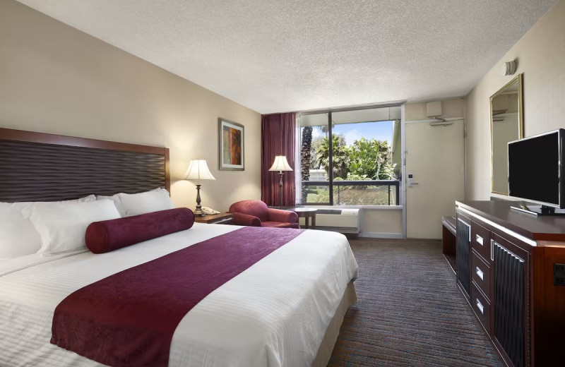 Guest room at Ramada by Wyndham Sunnyvale/Silicon Valley.