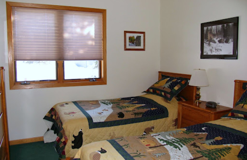 2 Bedroom guestroom at Mountain View Lodges.