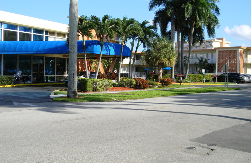 Exterior view of Knights Inn Hallandale Beach.