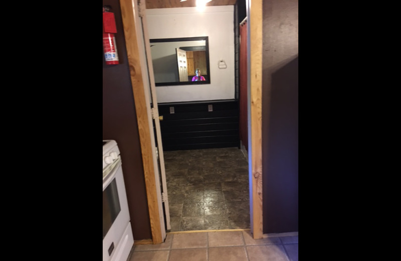 Cabin bathroom at Linder's HideAway Cabins.