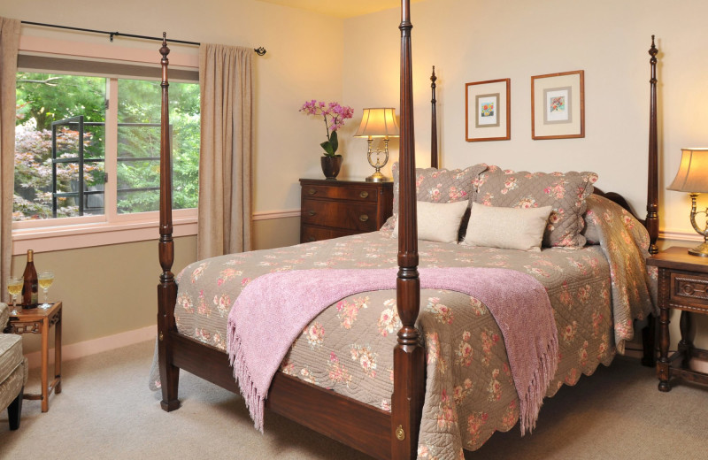 Guest room at 1795 Acorn Inn Bed and Breakfast.