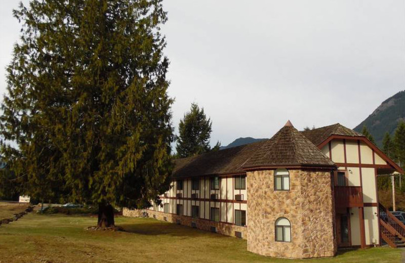 Exterior view of Packwood Lodge.