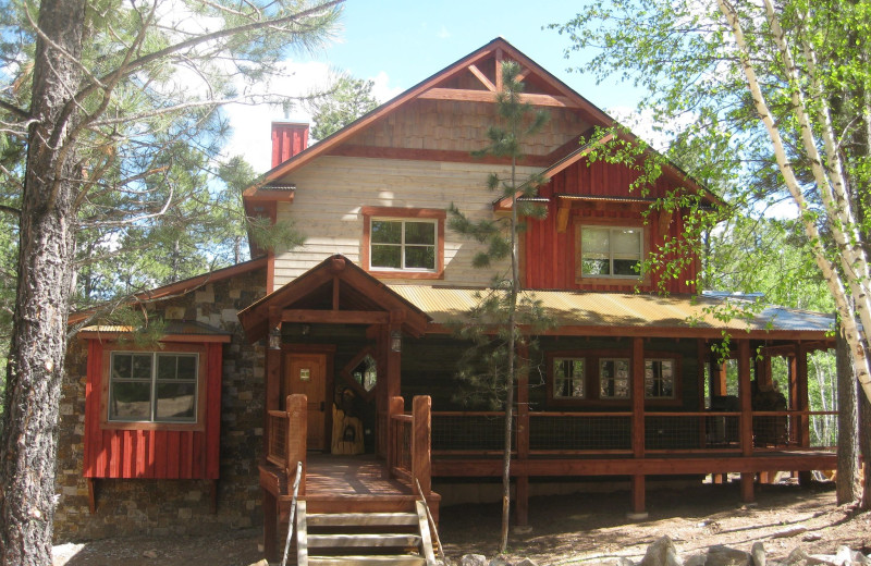 Cabin exterior at Deadwood Connections.