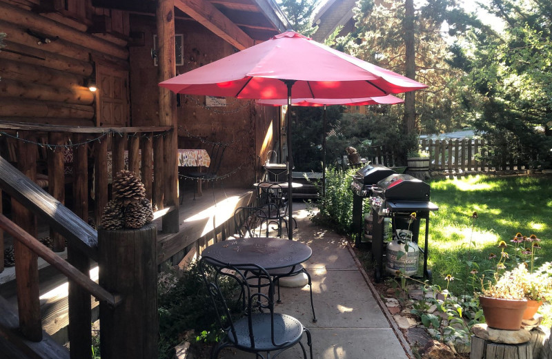 Exterior view of Eagle's Nest Bed and Breakfast Lodge.