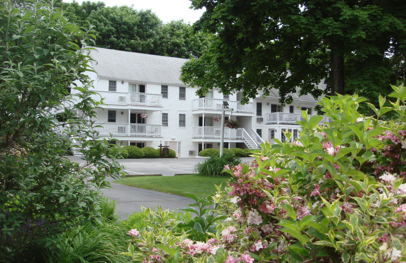 Exterior view of OgunquitHotels.net.