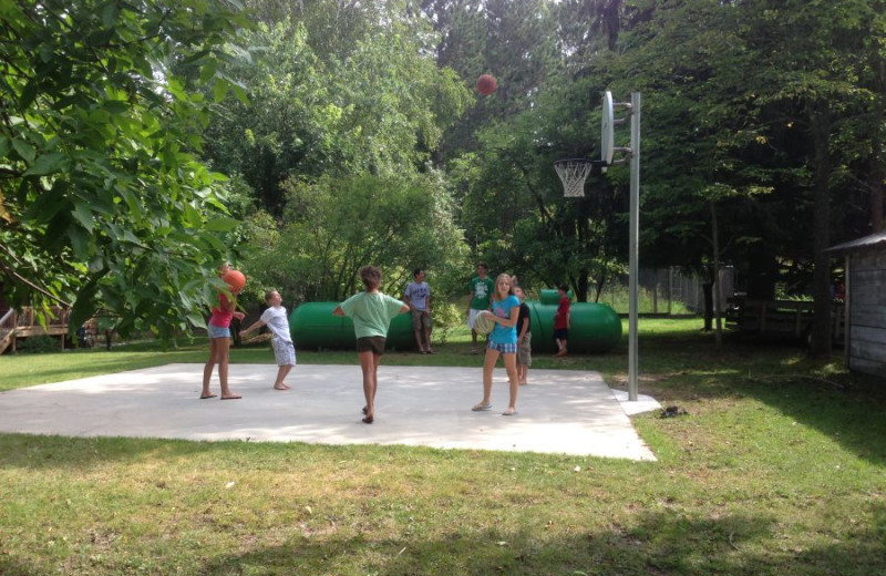 Basketball court at Cabin O'Pines Resort 