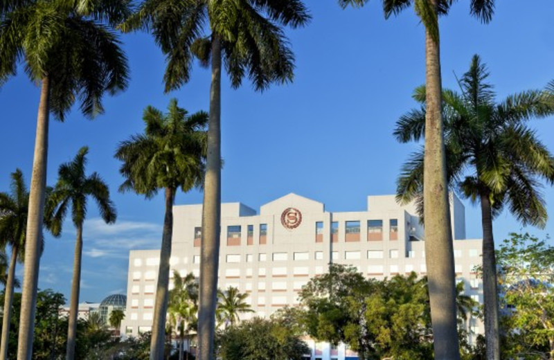 Exterior view of Sheraton Suites Plantation, Ft. Lauderdale West.