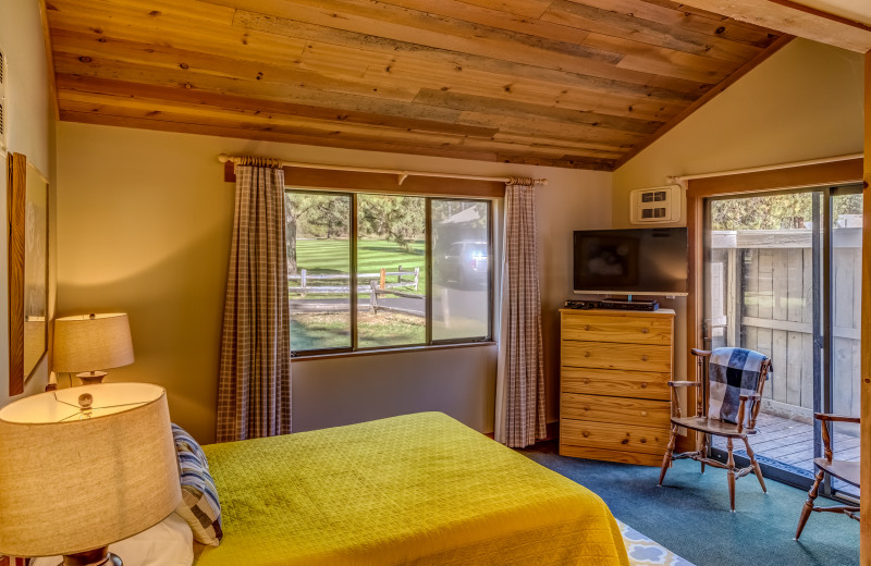 Guest bedroom at Black Butte Ranch.
