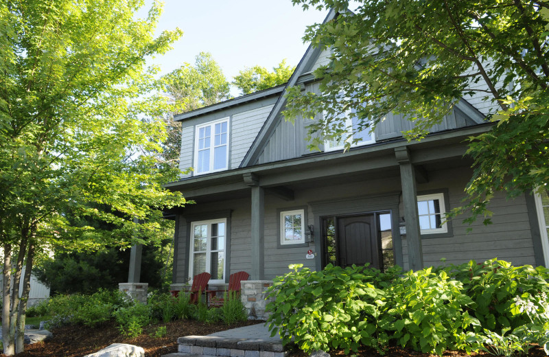 Exterior view of Rocky Crest Golf Resort.