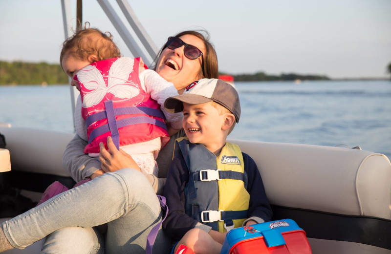 Family boating at Lost Lake Lodge.