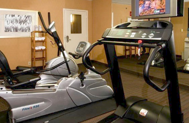 Exercise room at Holiday Inn Express Fairfax.