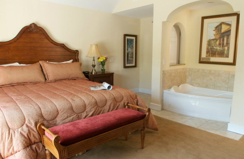 Guest bedroom at King's Creek Plantation.