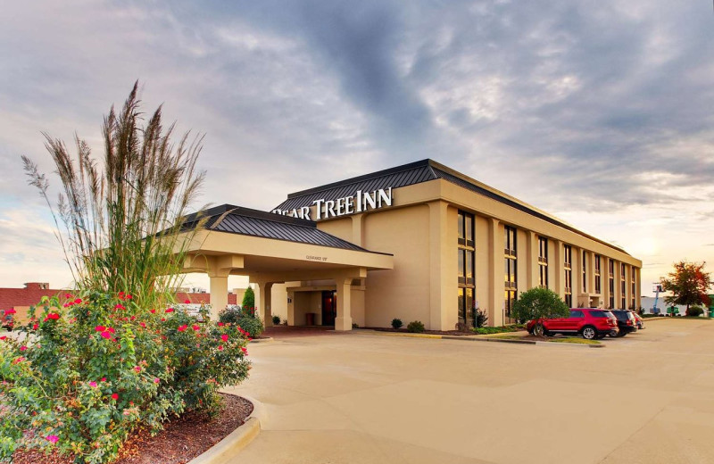 Exterior view of Pear Tree Inn Cape Girardeau West.