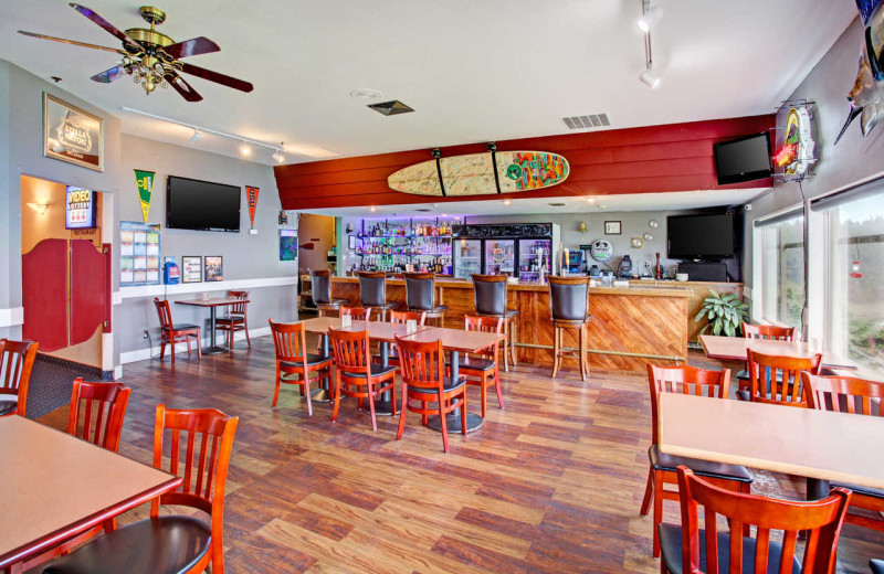 DIning at Surfrider Resort.