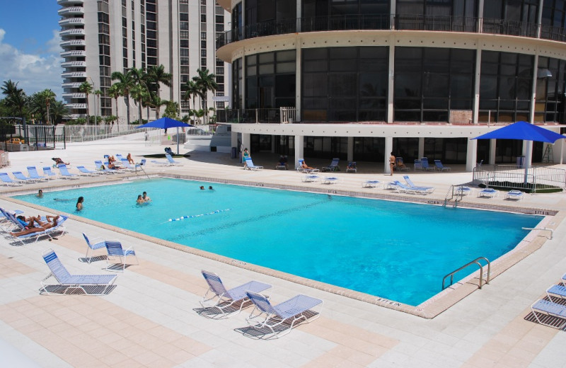 Vacation rental pool at MiaVac.