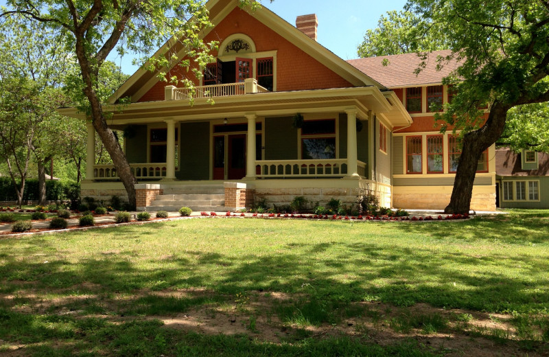 Exterior view of Iron Horse Inn.