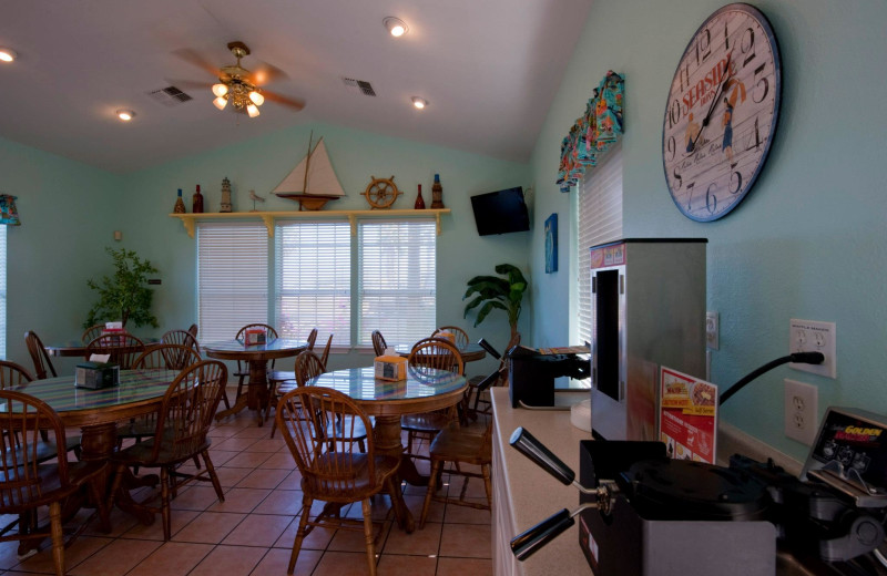 Breakfast area at Plantation Suites & Conference Center.