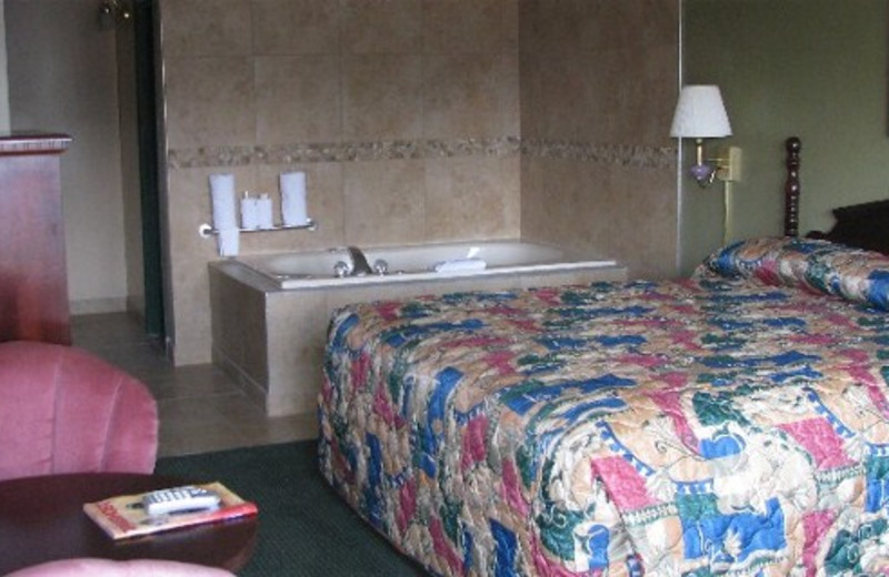 Jacuzzi suite at AmazInn & Suites.