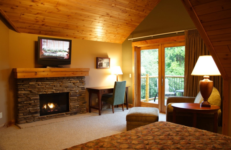 Cabin bedroom at Ruttger's Bay Lake Lodge.