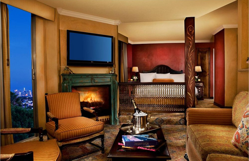 Guest room at Petit Ermitage - West Hollywood.