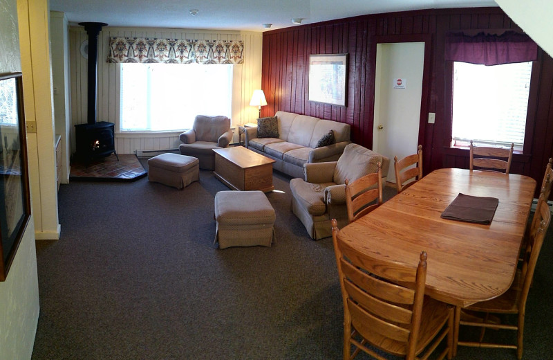 Guest living room at Inns of Waterville Valley.