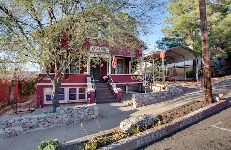 Exterior view of Cedar Hill Bed & Breakfast.