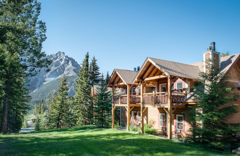 Exterior view of Buffalo Mountain Lodge.