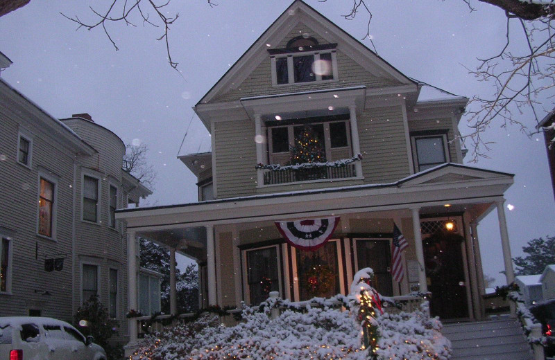 Exterior view of Hanna House Bed 