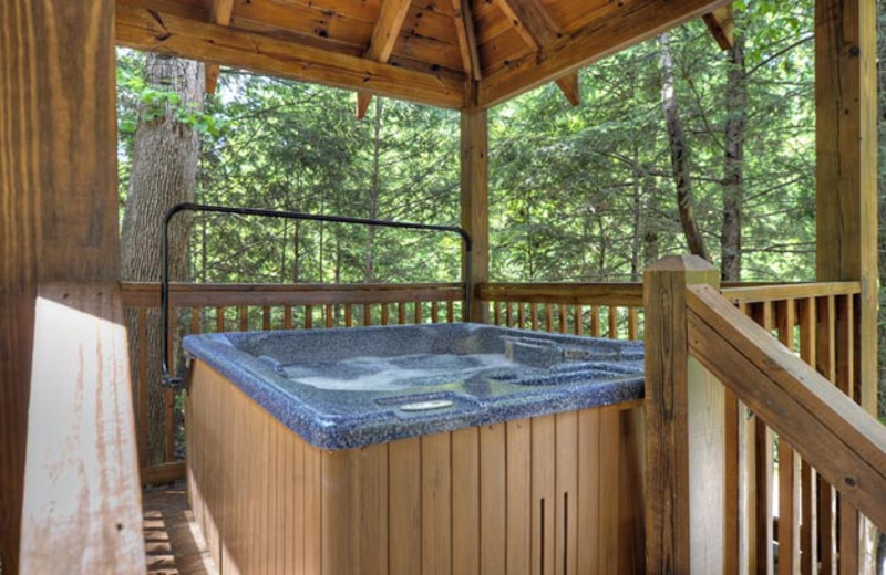 Cabin jacuzzi at Eagles Ridge Resort.