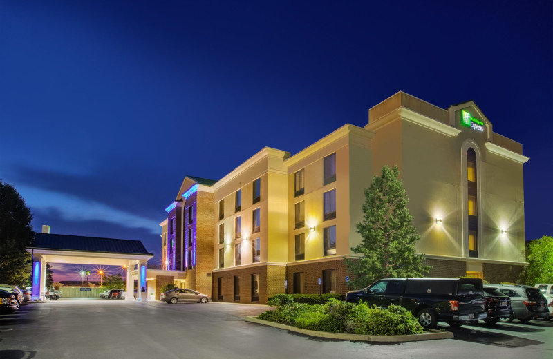 Exterior view of Holiday Inn Express Hotel 