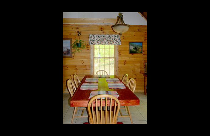 Cabin dining room at Hummingbird Hill Cabin Rentals.