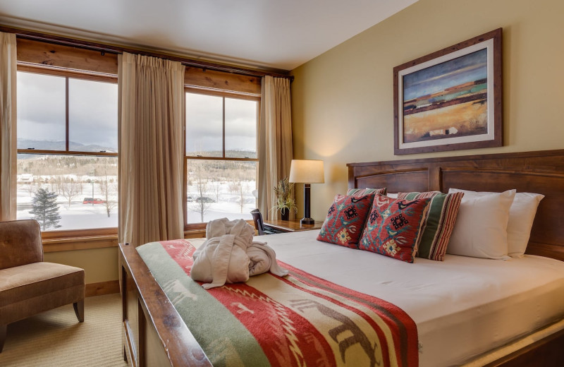 Guest bedroom at Teton Springs Lodge.