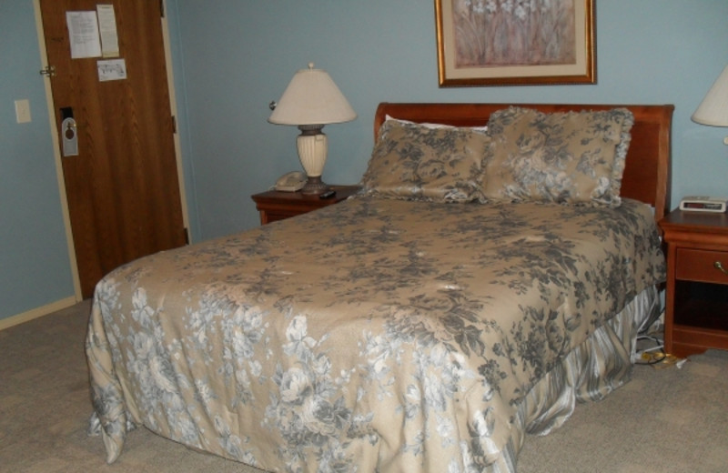 One Bed Guest Room at Pine Mountain Resort