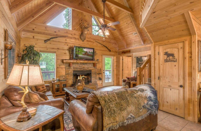 Living room at Caribou Canyon Lodge.