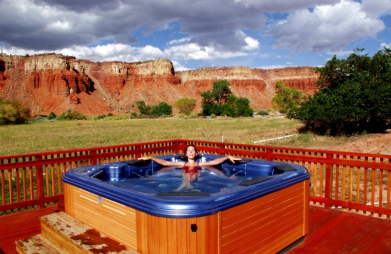 Outdoor hot tub at The Lodge at Red River Ranch.
