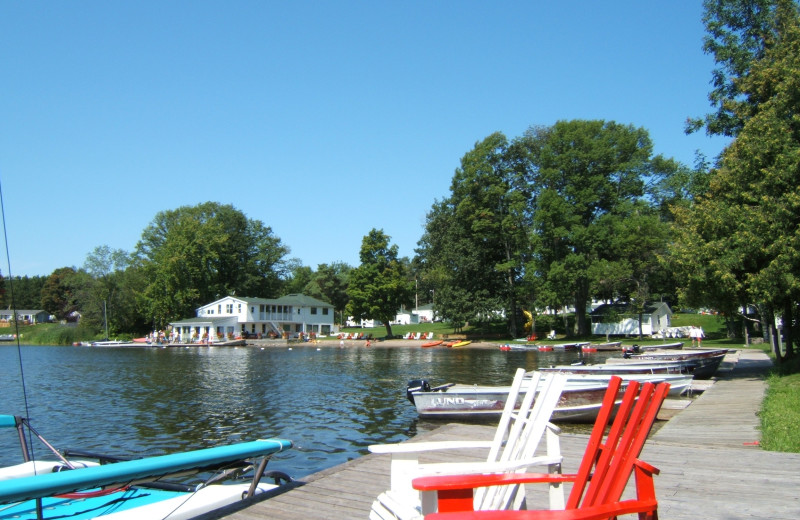 Exterior view of Scotsman Point Cottage Resort. 