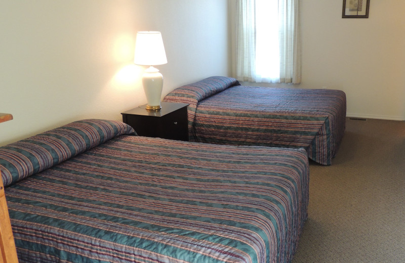 Bedroom at Timber Oaks Cottage at Tribesman Resort.