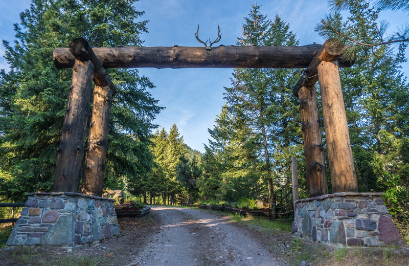 Path at Montana River Lodge.