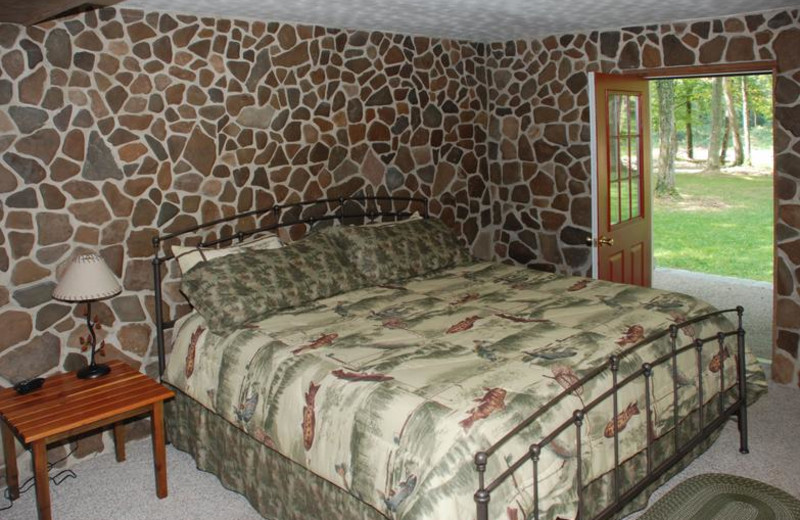 Cottage bedroom at Greenbrier River Retreat.