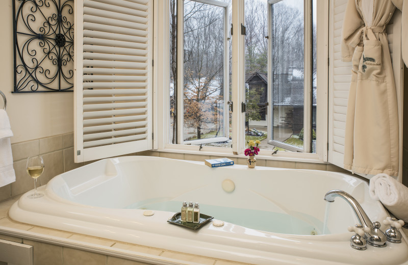 The MacKenzie Suite Jacuzzi tub at Glenlaurel, A Scottish Inn & Cottages.