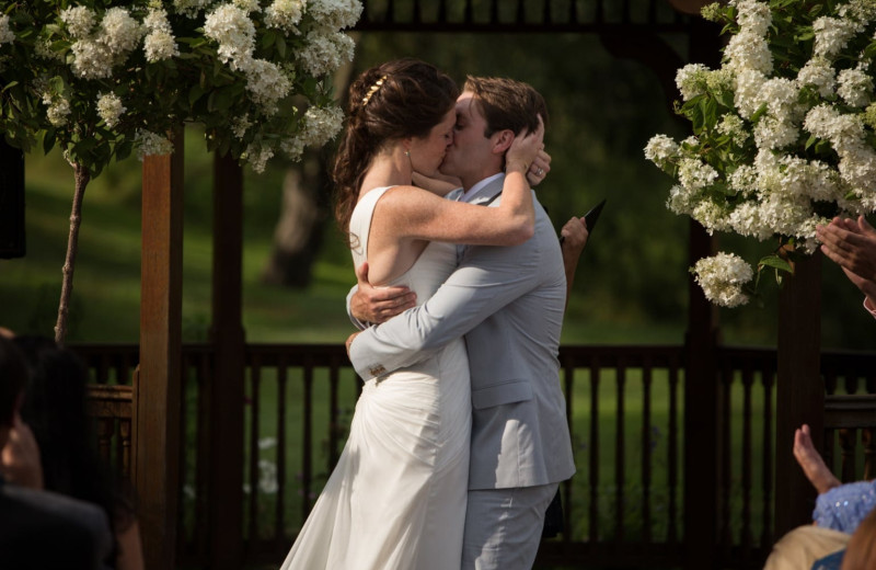 Couple kissing at Villa Roma Resort and Conference Center.