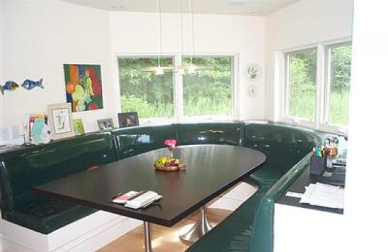 Vacation rental dining room at Beach Combers Vacation Rentals.