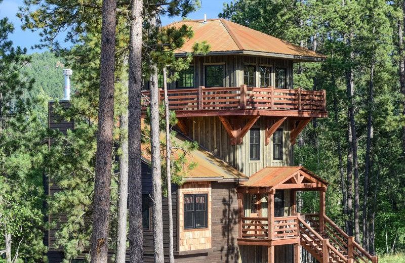 Rental exterior at Deadwood Connections.