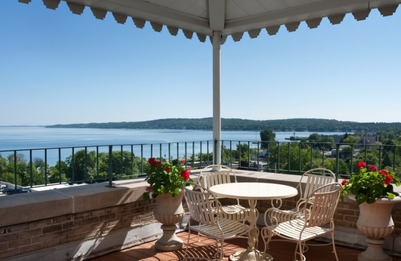 Outdoor dining at Park Place Hotel.