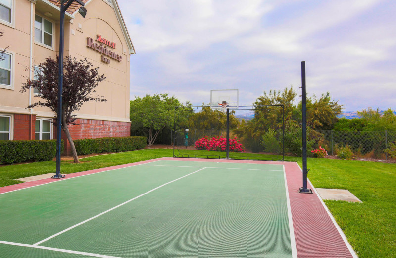 Tennis court at Residence Inn San Jose South/Morgan Hill.