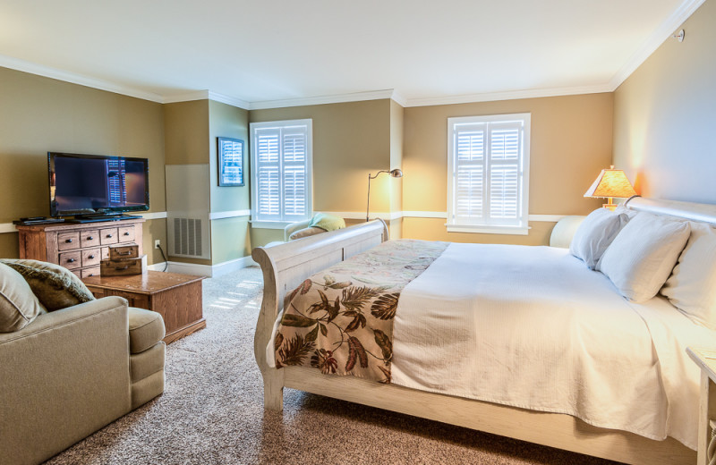 Guest room at Selinsgrove Inn.