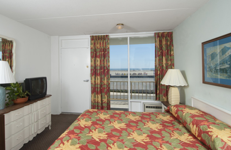 Guest bedroom at Aquarius Motor Inn.